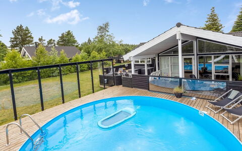 Herta - 700M from the Sea: Hout, Huis, Veranda, Dek, Hardwood, Dak, Beits, Houten Vloer, Eco Hotel