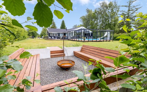 Herta - 700M from the Sea: Hout, Huis, Veranda, Dek, Hardwood, Dak, Beits, Houten Vloer, Eco Hotel