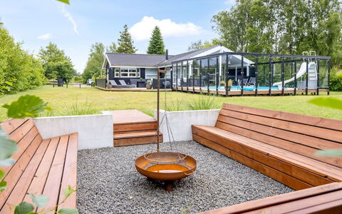 Herta - 700M from the Sea: Hout, Huis, Veranda, Dek, Hardwood, Dak, Beits, Houten Vloer, Eco Hotel