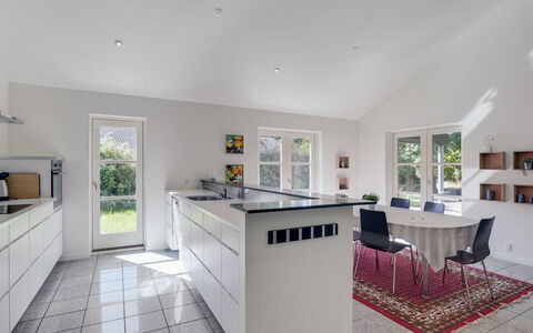 Ralda - 590M from the Sea: Architectuur, Dak, Huis, Samengesteld Materiaal, Daylighting, Siding, Oprit