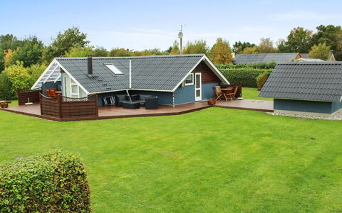 Jyde - 1.5Km from the Sea: Gras, Dak, Huis, Huis, Verblijf, Land Lot, Gazon, Tuin, Boerderij, Groundcover
