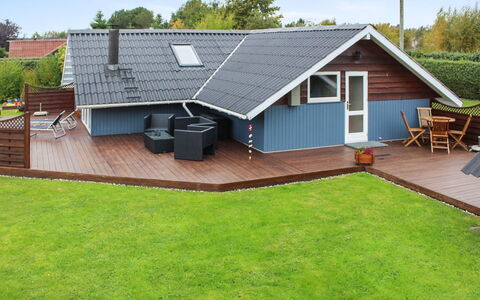 Jyde - 1.5Km from the Sea: Dak, Tuin, Schaduw, Verblijf, Dek, Werf, Gazon, Hardwood, Beits, Patio