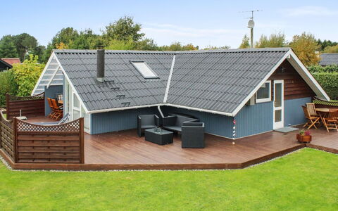 Jyde - 1.5Km from the Sea: Hout, Dak, Verblijf, Dek, Schaduw, Tuin, Hardwood, Werf, Siding, Gazon