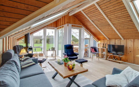 Jyde - 1.5Km from the Sea: Meubilair, Interieur Ontwerp, Flooring, Hout, Verdieping, Plafond, Houten Vloer, Stoel, Tafel, Verlichting