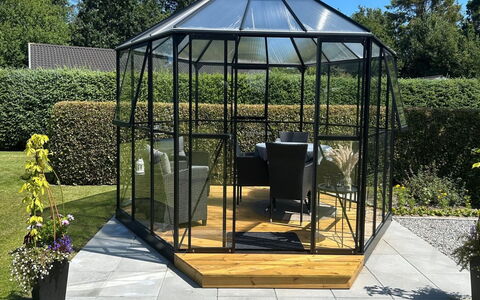 Jyde - 1.5Km from the Sea: Meubilair, Interieur Ontwerp, Flooring, Hout, Verdieping, Plafond, Houten Vloer, Stoel, Tafel, Verlichting