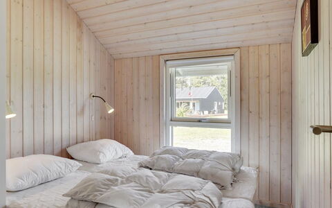 Richard - 4Km from the Sea: Hout, Slaapkamer, Plafond, Verdieping, Bed, Flooring, Laken, Bedding, Plank, Hardwood