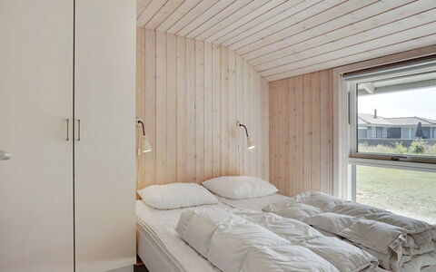 Richard - 4Km from the Sea: Hout, Plafond, Slaapkamer, Verdieping, Interieur Ontwerp, Flooring, Bed, Laken, Bedding, Hardwood