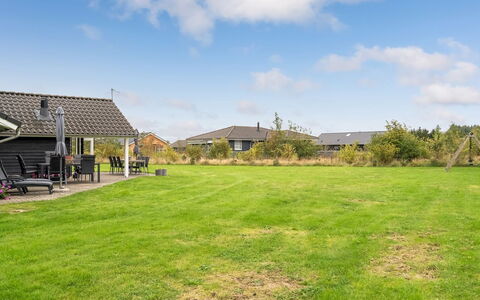 Richard - 4Km from the Sea: Dak, Land Lot, Plain, Verblijf, Gazon, Schaduw, Landgoed, Tuin, Werf, Boerderij