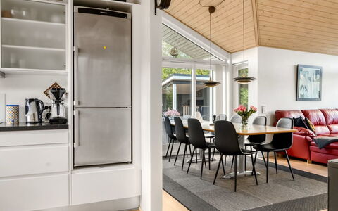 Dorithea - 3.5Km from the Sea: Flooring, Interieur Ontwerp, Meubilair, Hout, Verdieping, Houten Vloer, Major Appliance, Keuken, Toestel Van De Keuken, Plafond