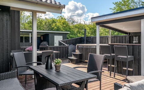 Dorithea - 3.5Km from the Sea: Hout, Meubilair, Flooring, Verdieping, Huis, Houten Vloer, Hardwood, Dek, Veranda, Buitenmeubels