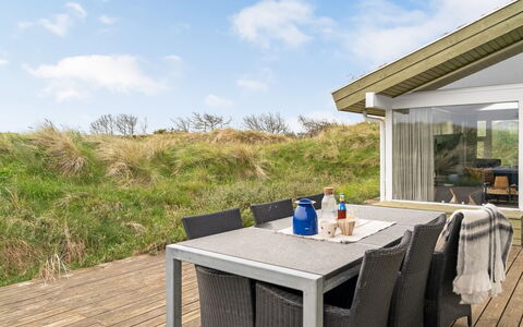 Fanney - 100M from the Sea: Hout, Meubilair, Huis, Deur, Stoel, Keuken En Eettafel, Buitenmeubels, Veranda, Verblijf, Hardwood