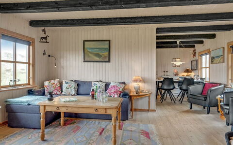 Marite - 200M from the Sea: Huis, Huis, Deur, Dak, Verblijf, Landgoed, Tuin, Schaduw, Siding, Werf