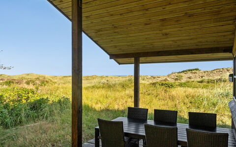 Marite - 200M from the Sea: Huis, Huis, Deur, Dak, Verblijf, Landgoed, Tuin, Schaduw, Siding, Werf