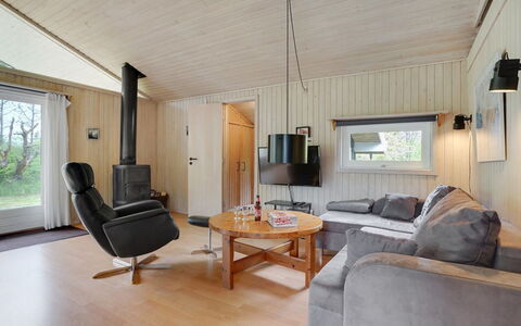 Evan - 1.3Km from the Sea: Hout, Interieur Ontwerp, Plafond, Meubilair, Kamer, Flooring, Woonkamer, Huis, Verdieping, Bankstel