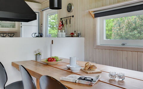 Evan - 1.3Km from the Sea: Interieur Ontwerp, Meubilair, Hout, Flooring, Keuken, Plafond, Countertop, Lichte Inrichting, Verlichting, Verdieping