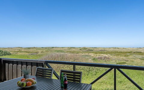 Viona - 350M from the Sea: Meubilair, Hardwood, Beits, Stoel, Houten Vloer, Schaduw, Plank, Balkon, Dek