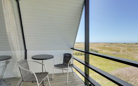 Viona - 350M from the Sea: Balkon, Schaduw, Stoel, Daylighting, Hardwood, Aluminium, Leuning, Buitenmeubels