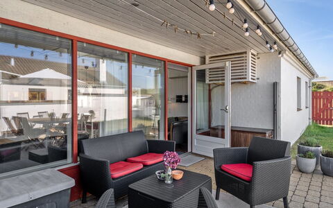 Marjon - 400M from the Sea: Dak, Huis, Deur, Verblijf, Schaduw, Siding, Werf, Landgoed, Backyard