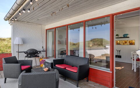 Marjon - 400M from the Sea: Dak, Huis, Deur, Verblijf, Schaduw, Siding, Werf, Landgoed, Backyard