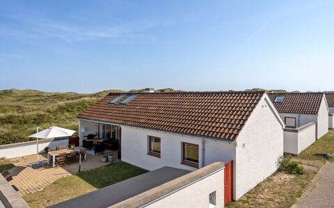 Marjon - 400M from the Sea: Dak, Huis, Deur, Verblijf, Schaduw, Siding, Werf, Landgoed, Backyard