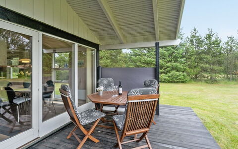 Svantepolk - 1.1Km from the Sea: Huis, Huis, Deur, Dak, Verblijf, Landgoed, Tuin, Schaduw, Siding, Werf
