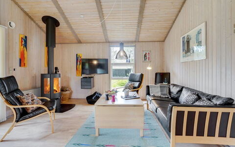 Svantepolk - 1.1Km from the Sea: Huis, Huis, Deur, Dak, Verblijf, Landgoed, Tuin, Schaduw, Siding, Werf
