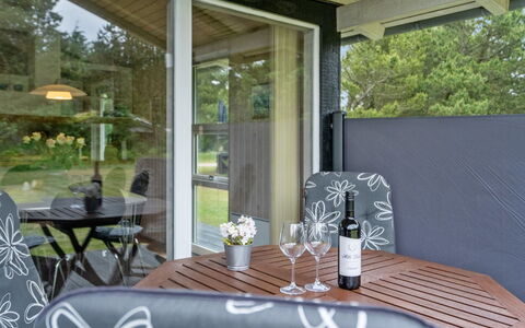 Svantepolk - 1.1Km from the Sea: Huis, Huis, Deur, Dak, Verblijf, Landgoed, Tuin, Schaduw, Siding, Werf
