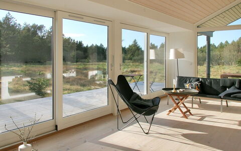 Melinda - 2Km from the Sea: Hout, Meubilair, Flooring, Verdieping, Houten Vloer, Stoel, Hardwood, Beits, Woonkamer, Koffietafel