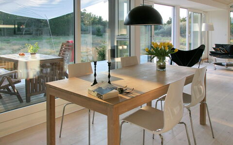 Melinda - 2Km from the Sea: Meubilair, Interieur Ontwerp, Stoel, Flooring, Verdieping, Tafel, Keuken En Eettafel, Eetkamer, Hout, Plafond