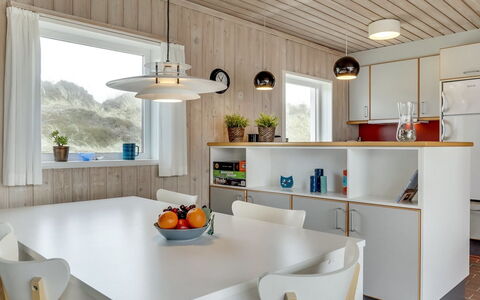 Emiljan - 400M from the Sea: Interieur Ontwerp, Lichte Inrichting, Flooring, Hout, Meubilair, Plafond, Verdieping, Keuken, Verlichting, Countertop