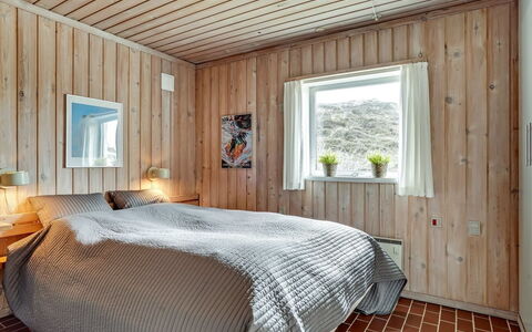 Emiljan - 400M from the Sea: Hout, Plafond, Slaapkamer, Interieur Ontwerp, Flooring, Verdieping, Bed, Huis, Kamer, Laken