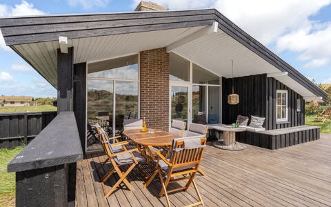 Driss - 500M from the Sea: Hout, Dak, Huis, Architectuur, Siding, Veranda, Huis, Verblijf, Samengesteld Materiaal, Deur
