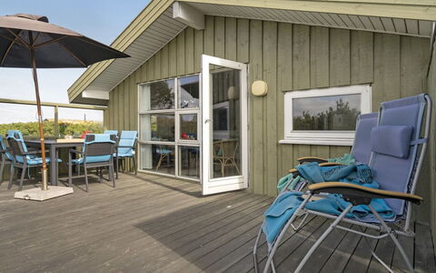 Syni - 500M from the Sea: Hout, Dak, Architectuur, Huis, Huis, Verblijf, Siding, Hardwood, Helling, Landgoed