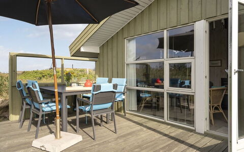Syni - 500M from the Sea: Hout, Dak, Architectuur, Huis, Huis, Verblijf, Siding, Hardwood, Helling, Landgoed