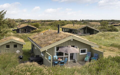 Syni - 500M from the Sea: Hout, Dak, Architectuur, Huis, Huis, Verblijf, Siding, Hardwood, Helling, Landgoed