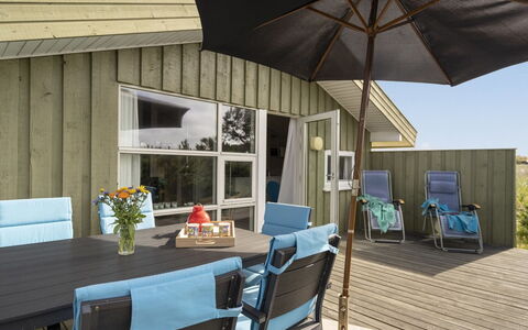 Syni - 500M from the Sea: Hout, Dak, Architectuur, Huis, Huis, Verblijf, Siding, Hardwood, Helling, Landgoed