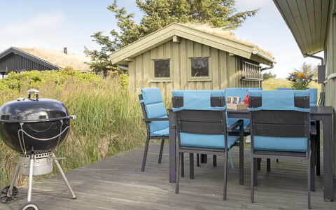 Syni - 500M from the Sea: Hout, Dak, Architectuur, Huis, Huis, Verblijf, Siding, Hardwood, Helling, Landgoed