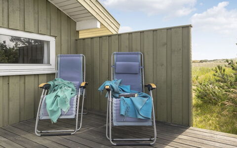 Syni - 500M from the Sea: Hout, Dak, Architectuur, Huis, Huis, Verblijf, Siding, Hardwood, Helling, Landgoed