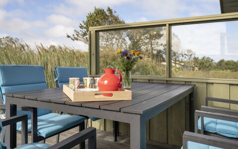 Syni - 500M from the Sea: Hout, Dak, Architectuur, Huis, Huis, Verblijf, Siding, Hardwood, Helling, Landgoed