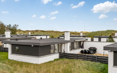 Tarvo - 400M from the Sea: Zwembad, Buitenmeubels, Meubilair, Toevlucht, Flagstone, Eco Hotel, Schaduw, Stoel, Vrije Tijd, Landgoed