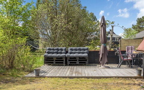Vladanka - from the Sea: Hout, Huis, Veranda, Dek, Hardwood, Dak, Beits, Houten Vloer, Eco Hotel