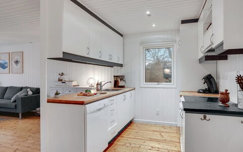 Adam - from the Sea: Hout, Keuken, Flooring, Toestel Van De Keuken, Countertop, Major Appliance, Interieur Ontwerp, Cabinetry, Verdieping, Huis