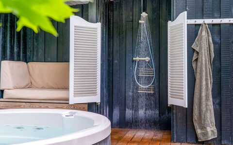 Adam - from the Sea: Hout, Bad, Loodgieterswerkinrichting, Flooring, Badkamer, Verdieping, Interieur Ontwerp, Samengesteld Materiaal, Loodgieter, Plafond