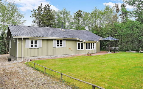 Gesina - 600M to the Fjord: Dak, Huis, Land Lot, Huis, Verblijf, Landgoed, Garden Gebouwen, Schaduw, Blokhut, Landscaping