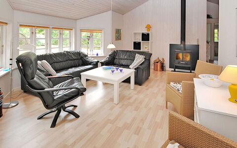 Gesina - 600M to the Fjord: Dak, Huis, Land Lot, Huis, Verblijf, Landgoed, Garden Gebouwen, Schaduw, Blokhut, Landscaping
