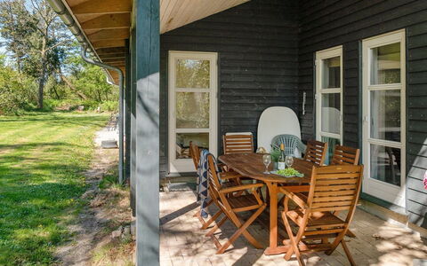 Marlien - 1Km to the Fjord: Blauw, Struik, Verblijf, Groundcover, Tuin, Landgoed, Schaduw, Landscaping, Boerderij, Eco Hotel