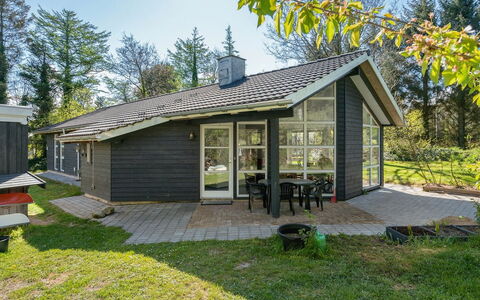 Marlien - 1Km to the Fjord: Blauw, Struik, Verblijf, Groundcover, Tuin, Landgoed, Schaduw, Landscaping, Boerderij, Eco Hotel