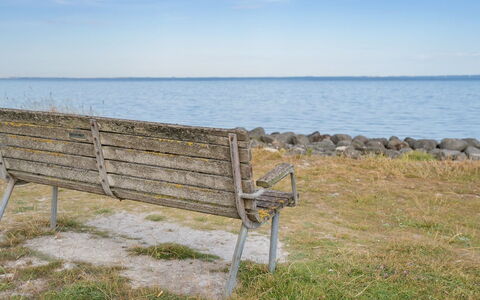 Yorrick - 50M to the Fjord: Blauw, Openluchtbank, Zwemwater, Meubilair, Buitenmeubels, Hout, Bank, Horizon, Zee