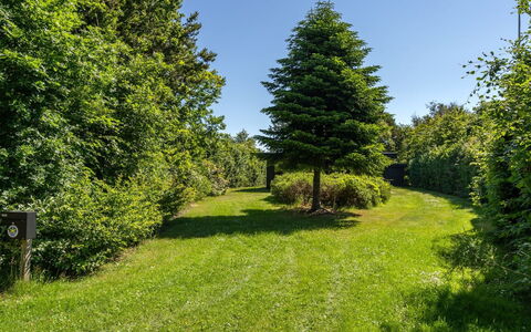Ludde - 500M to the Fjord: Dak, Huis, Land Lot, Huis, Verblijf, Landgoed, Garden Gebouwen, Schaduw, Blokhut, Landscaping