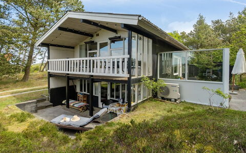 Freda - 100M to the Fjord: Dak, Huis, Land Lot, Huis, Verblijf, Landgoed, Garden Gebouwen, Schaduw, Blokhut, Landscaping